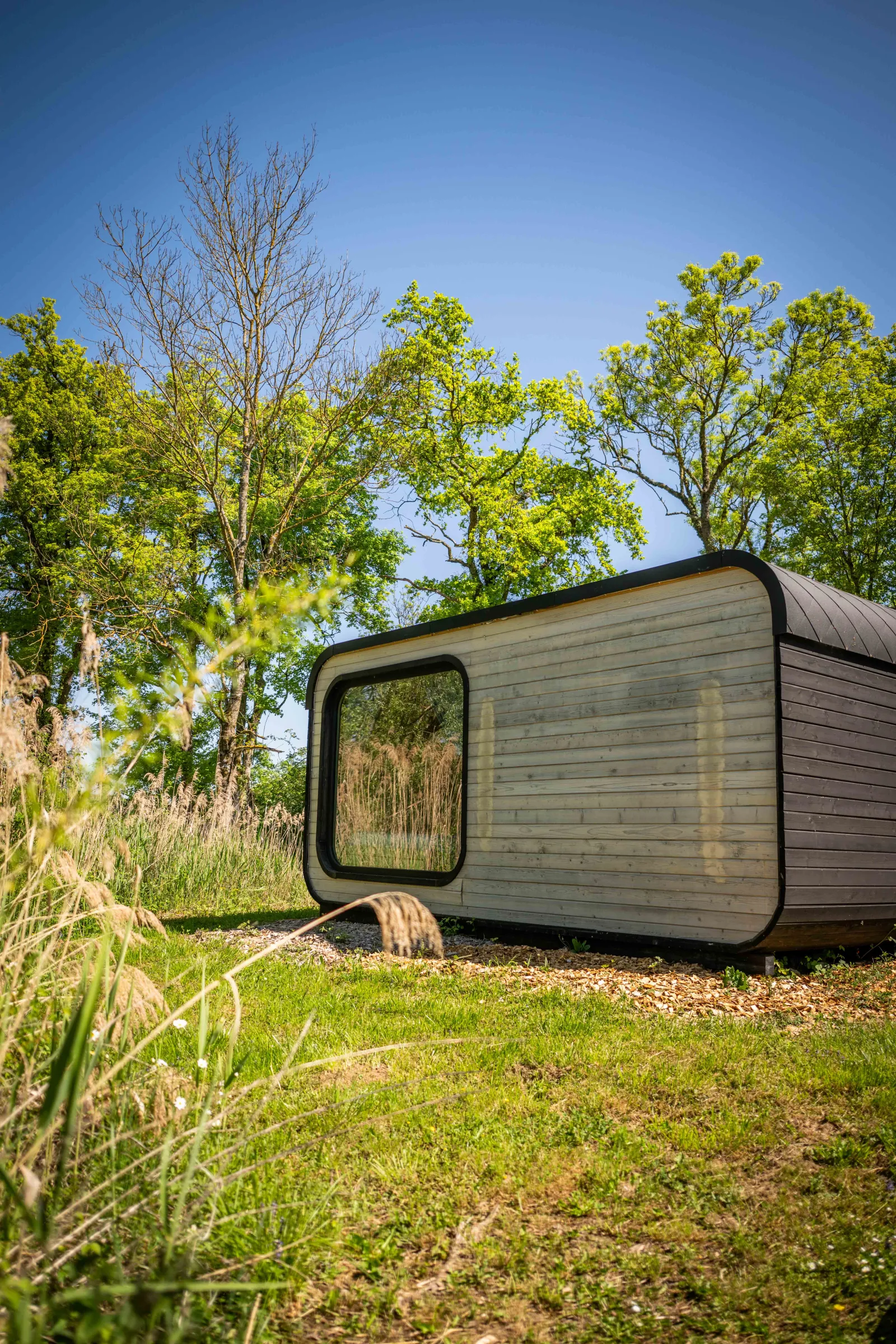 Cabane Roseaux, cabane sur l'eau à Bâgé-Dommartin