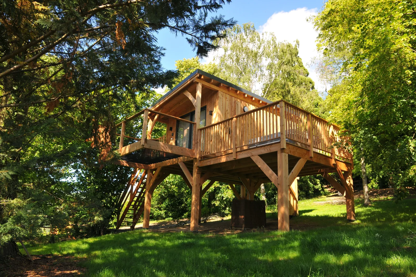 Cabane Rosmerta, cabane sur pilotis à Vic-le-Comte