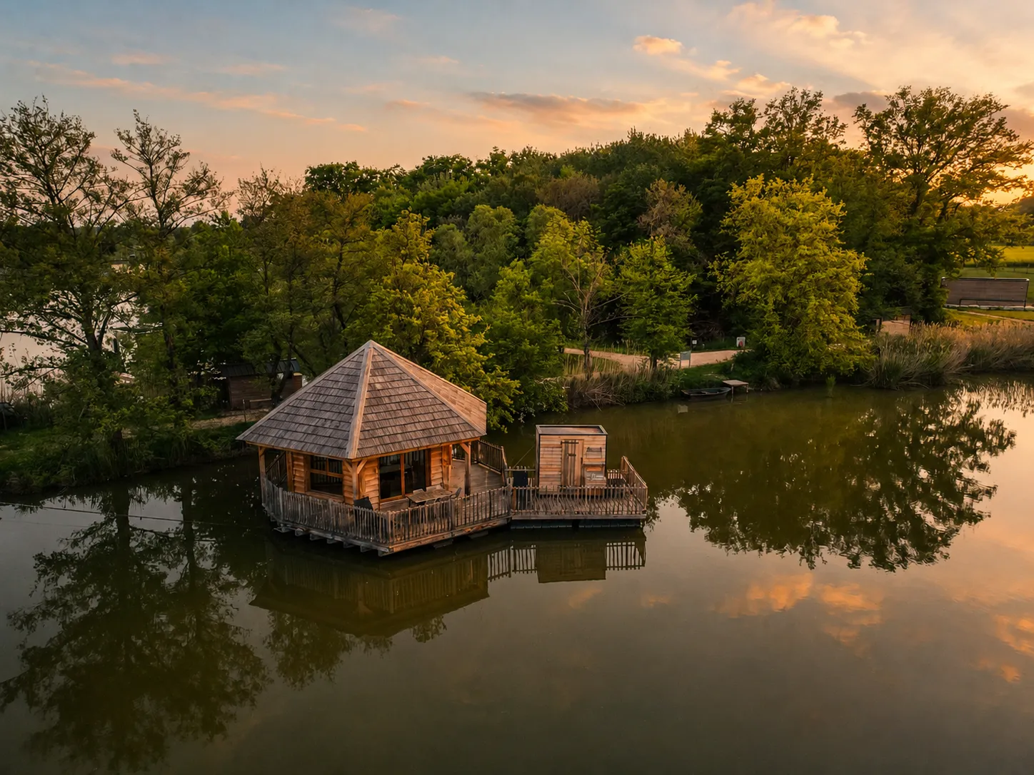 Cabane Ruche, cabane sur l'eau à Bâgé-Dommartin