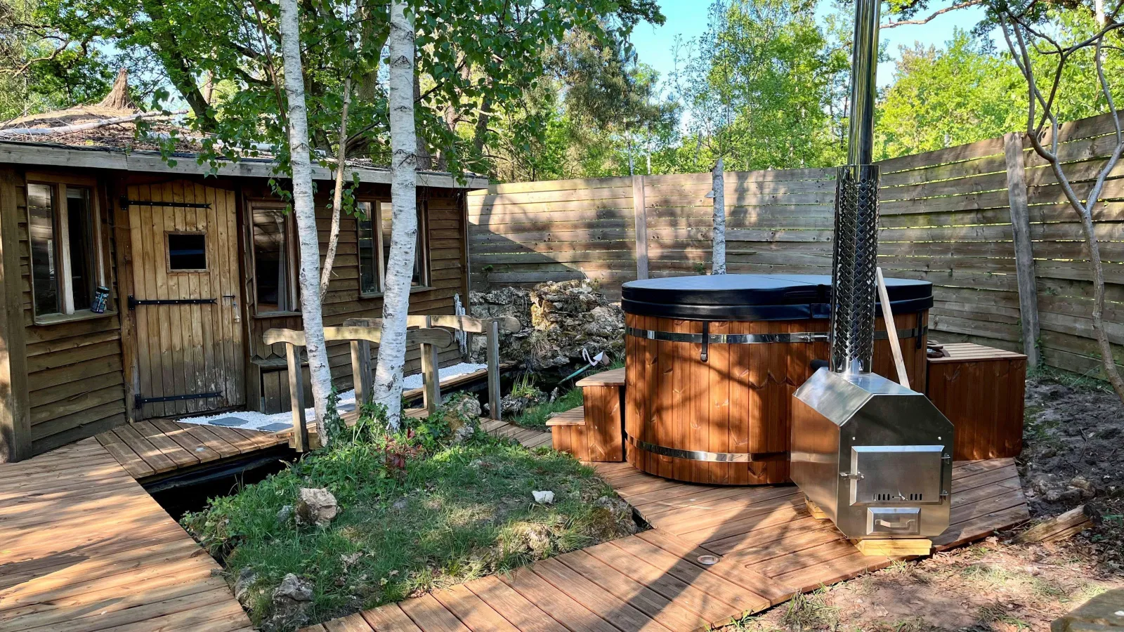 Seuls au Monde, cabane au sol à Fère-en-Tardenois