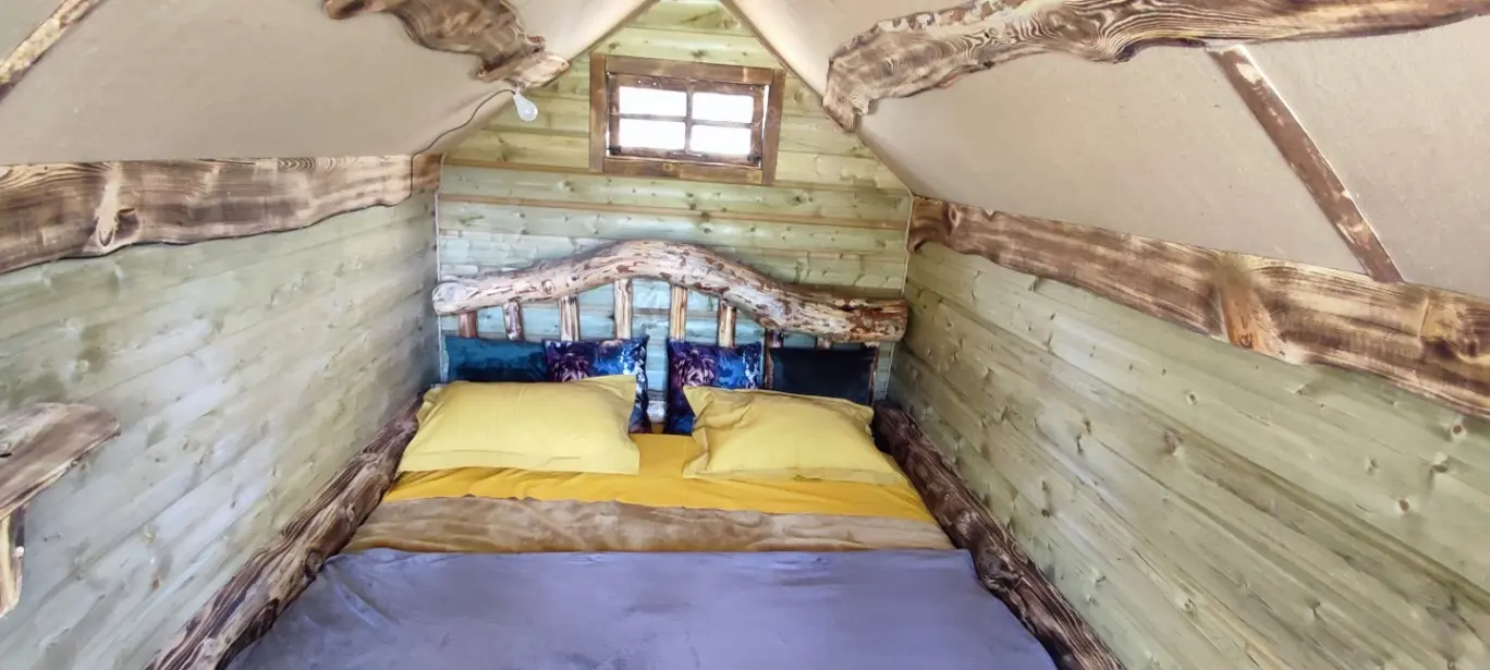 Cabane sous le grand chêne à Saint-Julien-du-Serre, photo 4