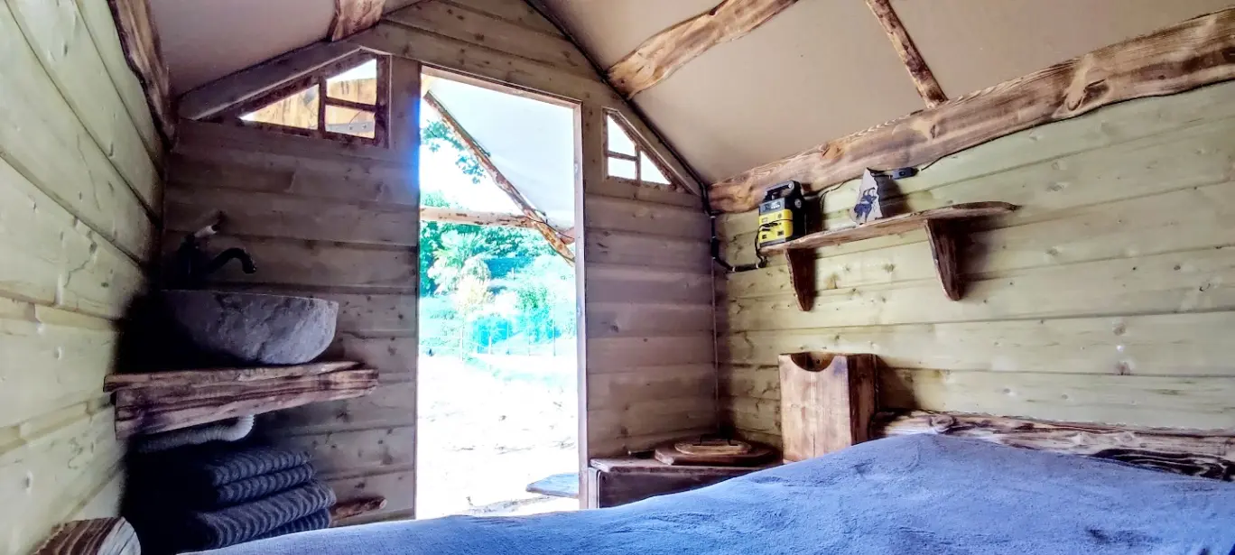 Cabane sous le grand chêne à Saint-Julien-du-Serre, photo 5