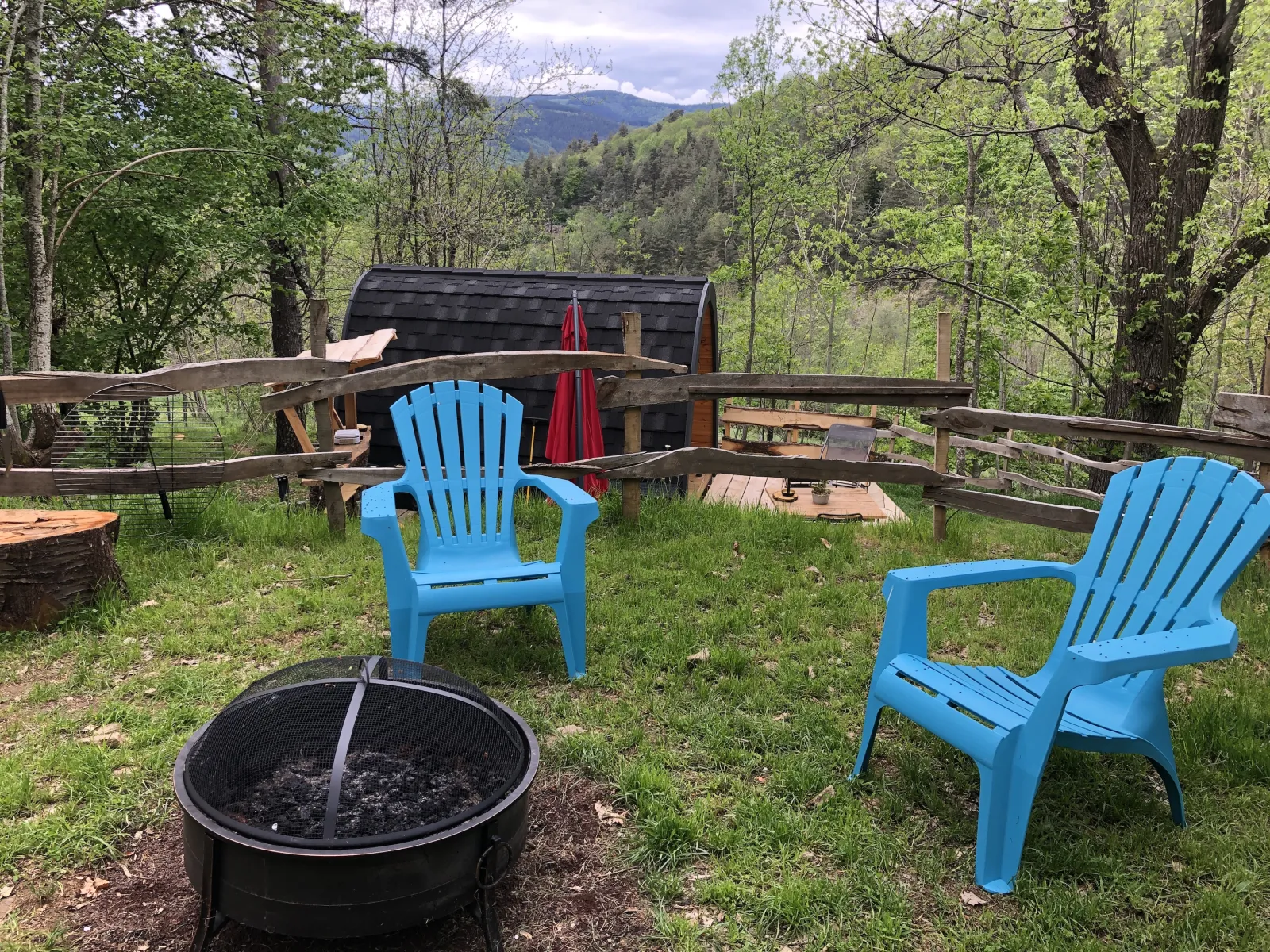 Cabane sous les châtaigniers à Nozières, photo 3