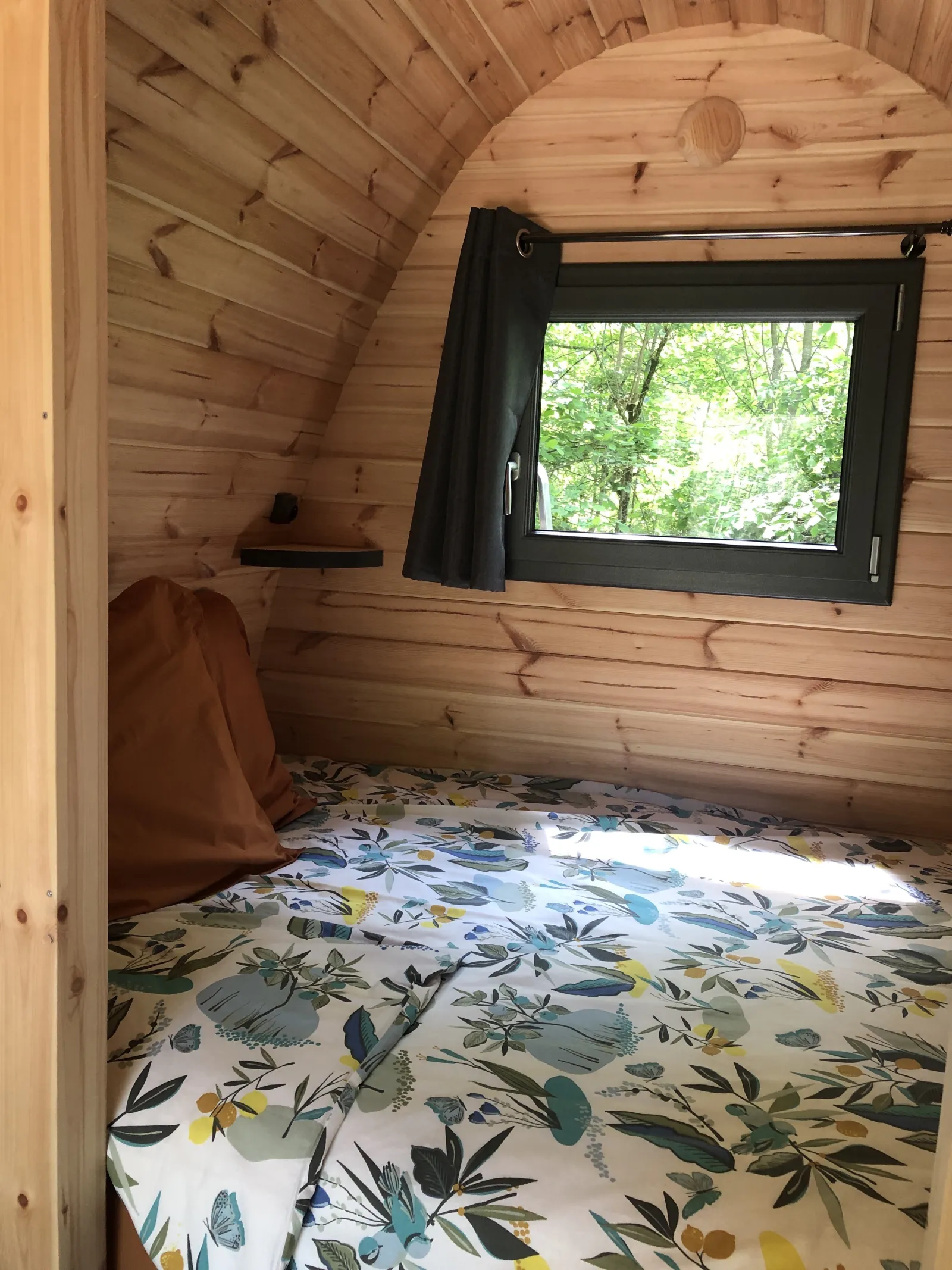 Cabane sous les châtaigniers à Nozières, photo 5