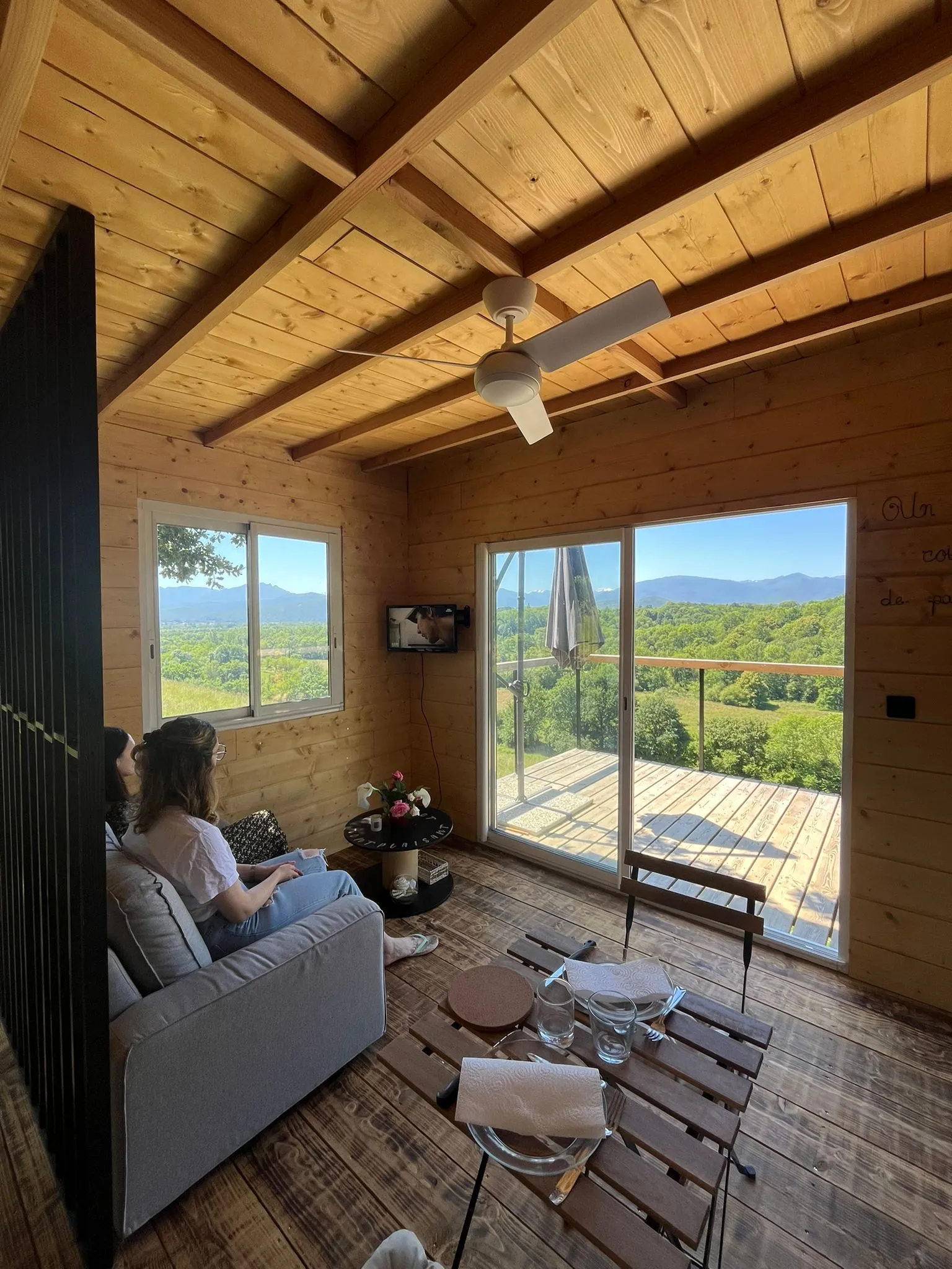 Cabane sous les chênes, cabane au sol à Ponlat-Taillebourg
