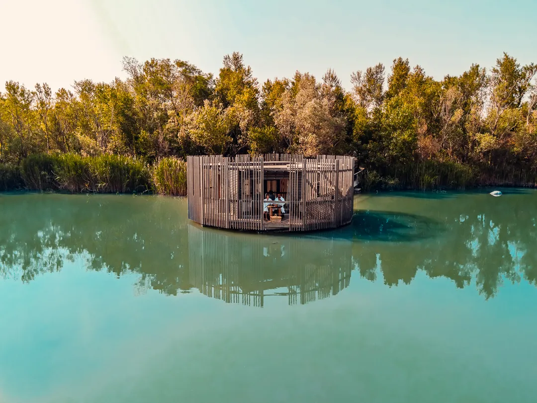 Cabane Spa Aquarelle, cabane sur l'eau à Sorgues