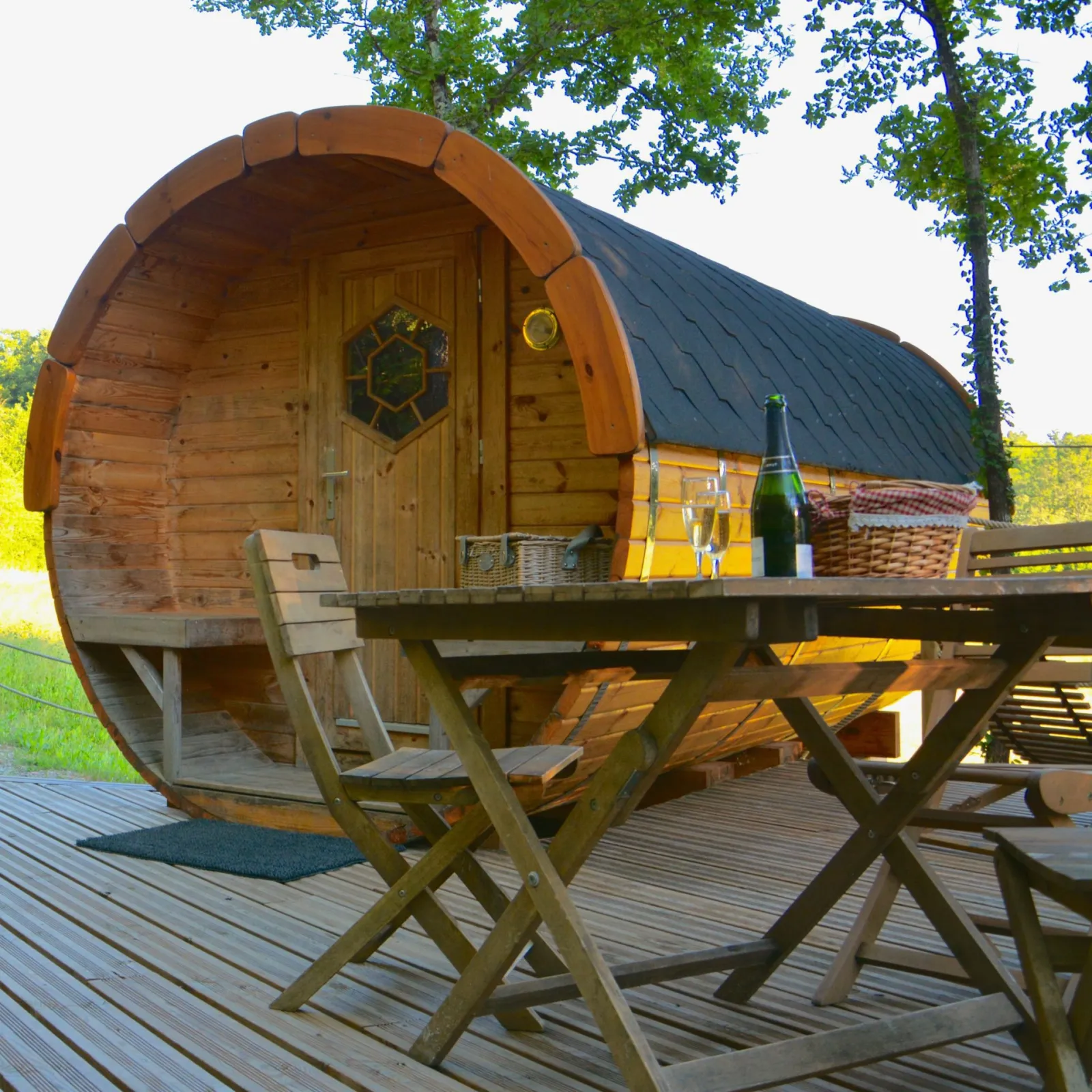 Cabane Spa Barrique, cabane au sol à Pompignac