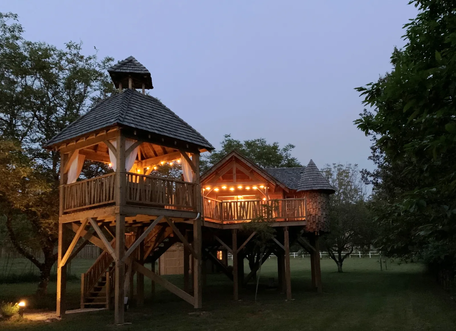 Cabane Spa Béquia, cabane sur pilotis à Carsac-Aillac