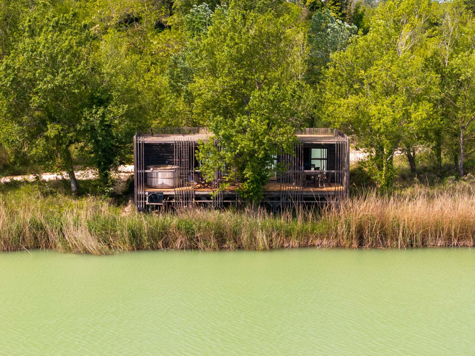 Cabane Spa Bohème, cabane sur pilotis à Sorgues