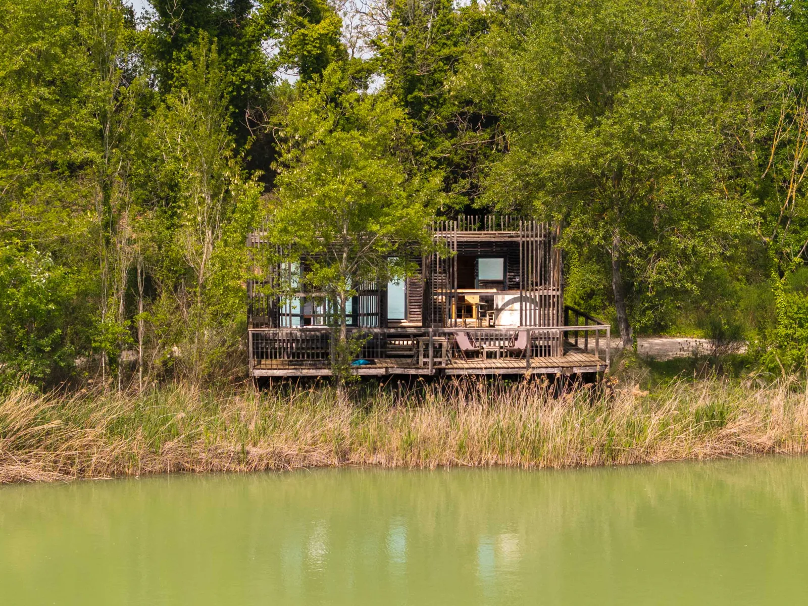 Cabane Spa Cigale, cabane sur pilotis à Sorgues