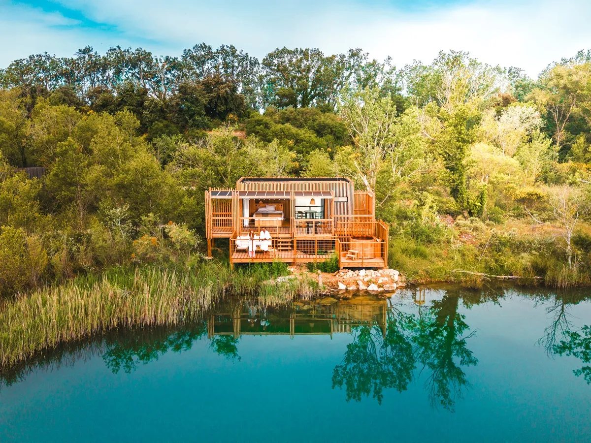 Cabane Spa Confidence, cabane sur pilotis à Sorgues