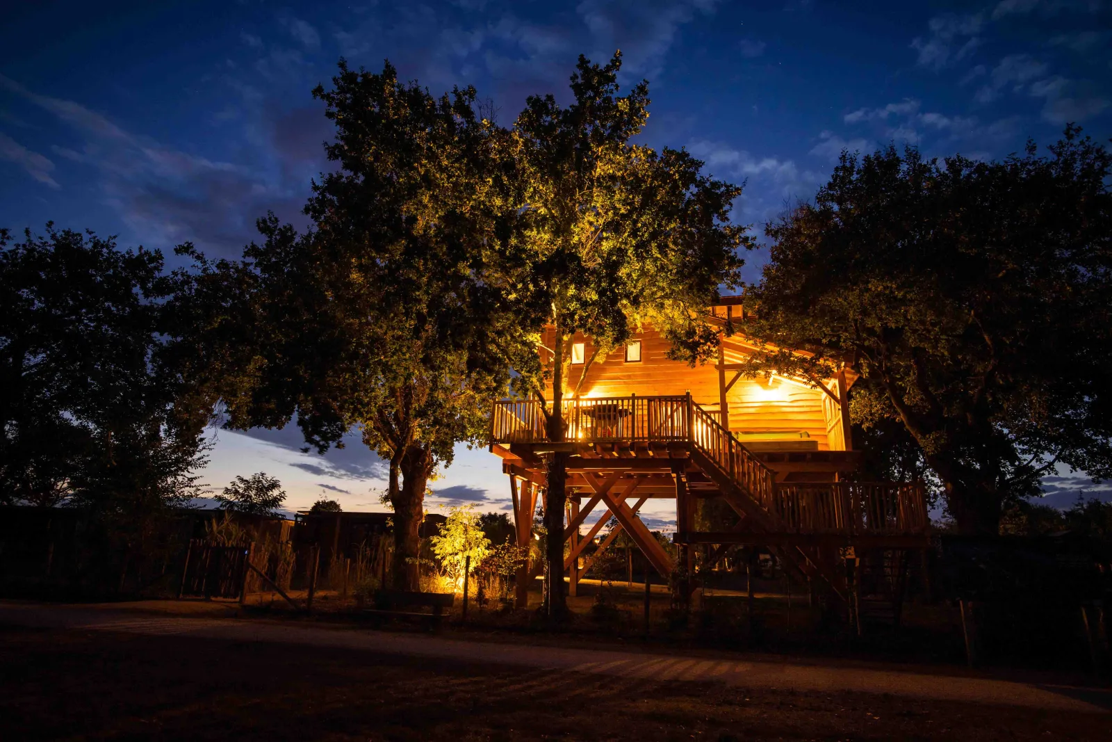 Cabane Spa dans les arbres, cabane dans les arbres à Montaigu-Vendée