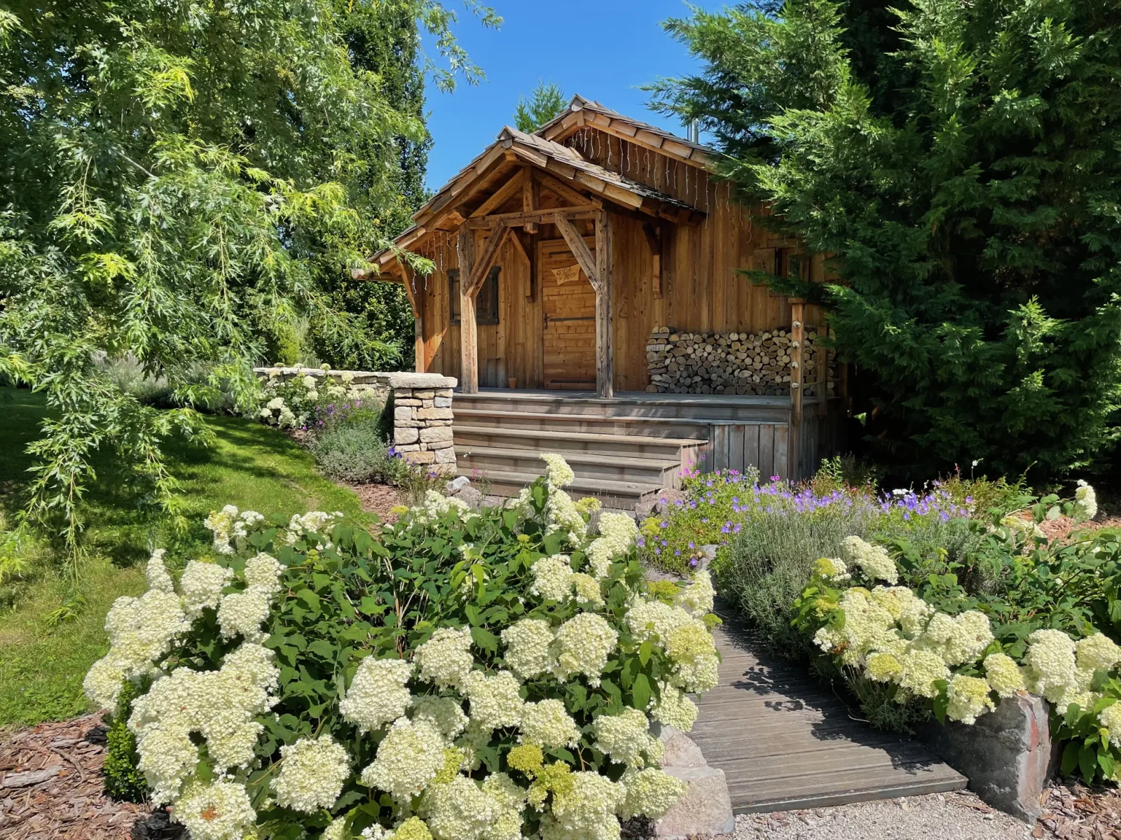 Cabane Spa de Manon, cabane au sol à Corcelle-Mieslot
