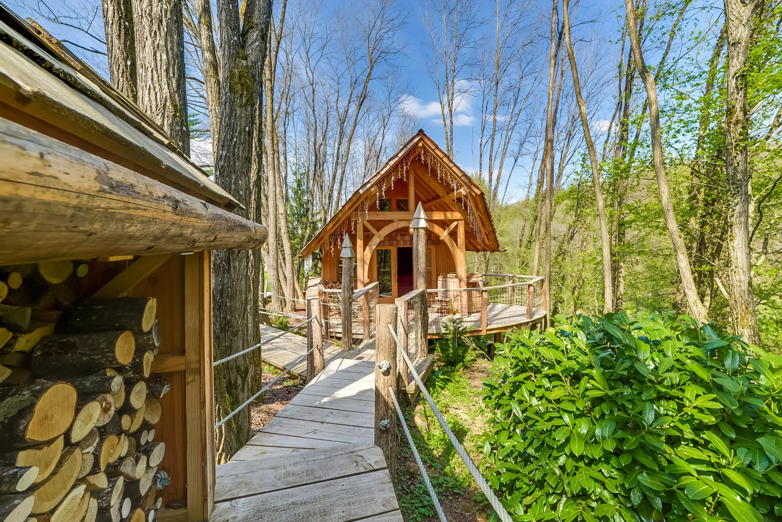 Cabane Spa des Cyprès, cabane sur pilotis à Corcelle-Mieslot