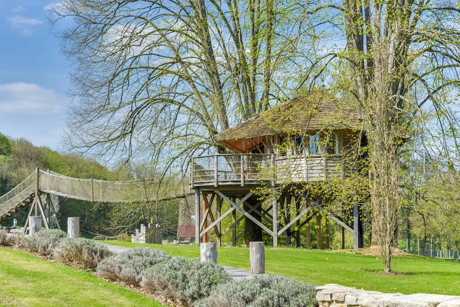 Cabane Spa des Cyprès à Corcelle-Mieslot, photo 2