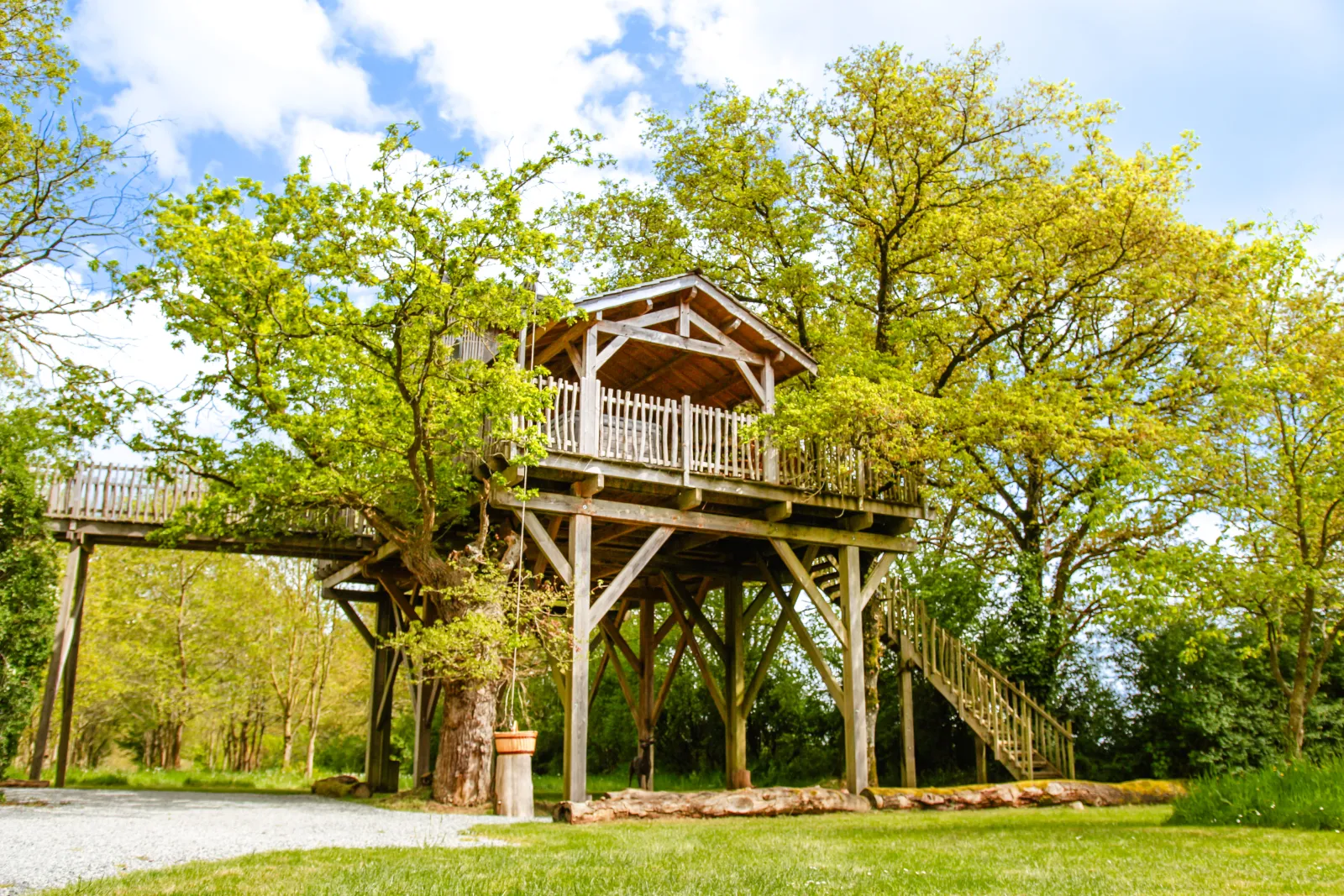 Cabane Spa des Hauts Bois, cabane dans les arbres à Sacé