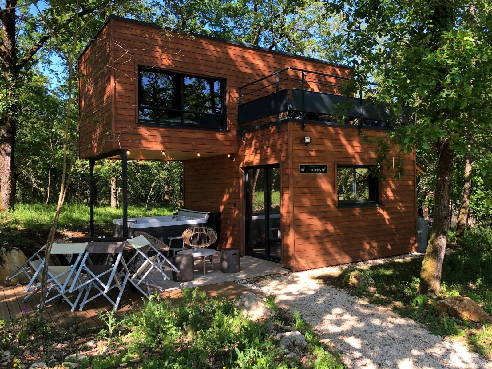 Cabane Spa des Truffiers, cabane au sol à Jayac