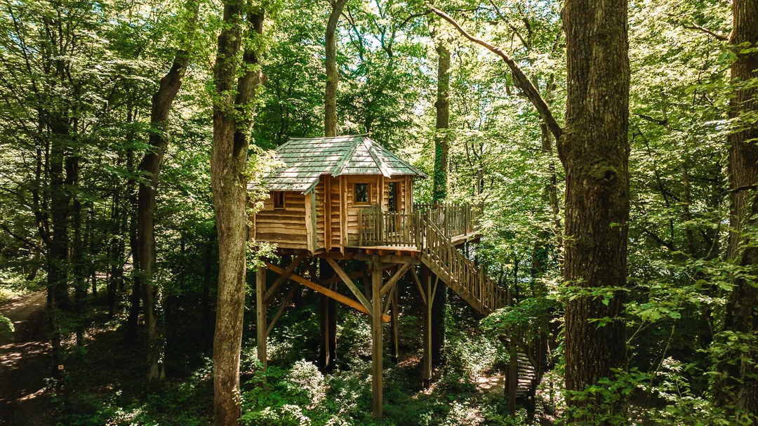 Cabane Spa Détente, cabane dans les arbres à Joncherey