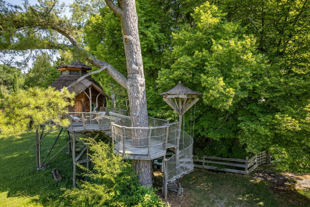 Cabane du Bout du Pré, cabane sur pilotis à Descartes