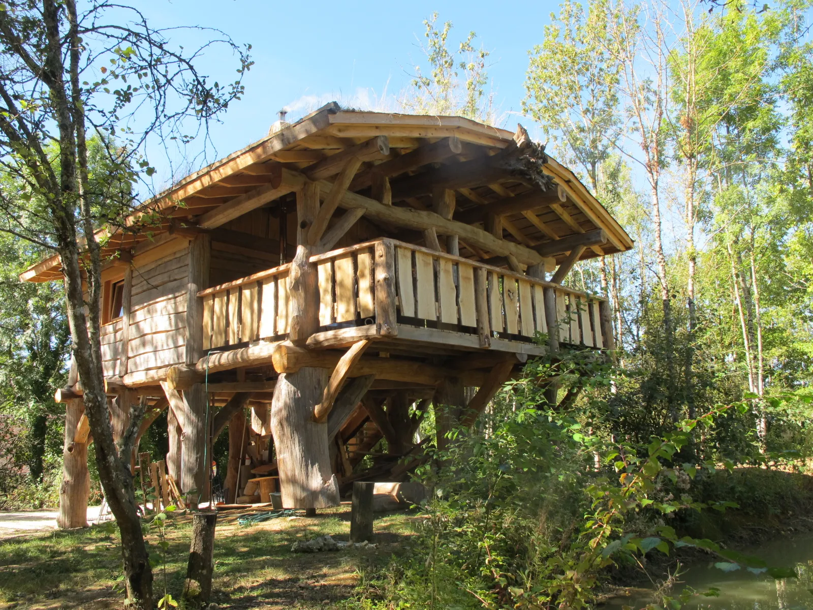 Cabane Spa du Pêcheur, cabane sur pilotis à Chennegy