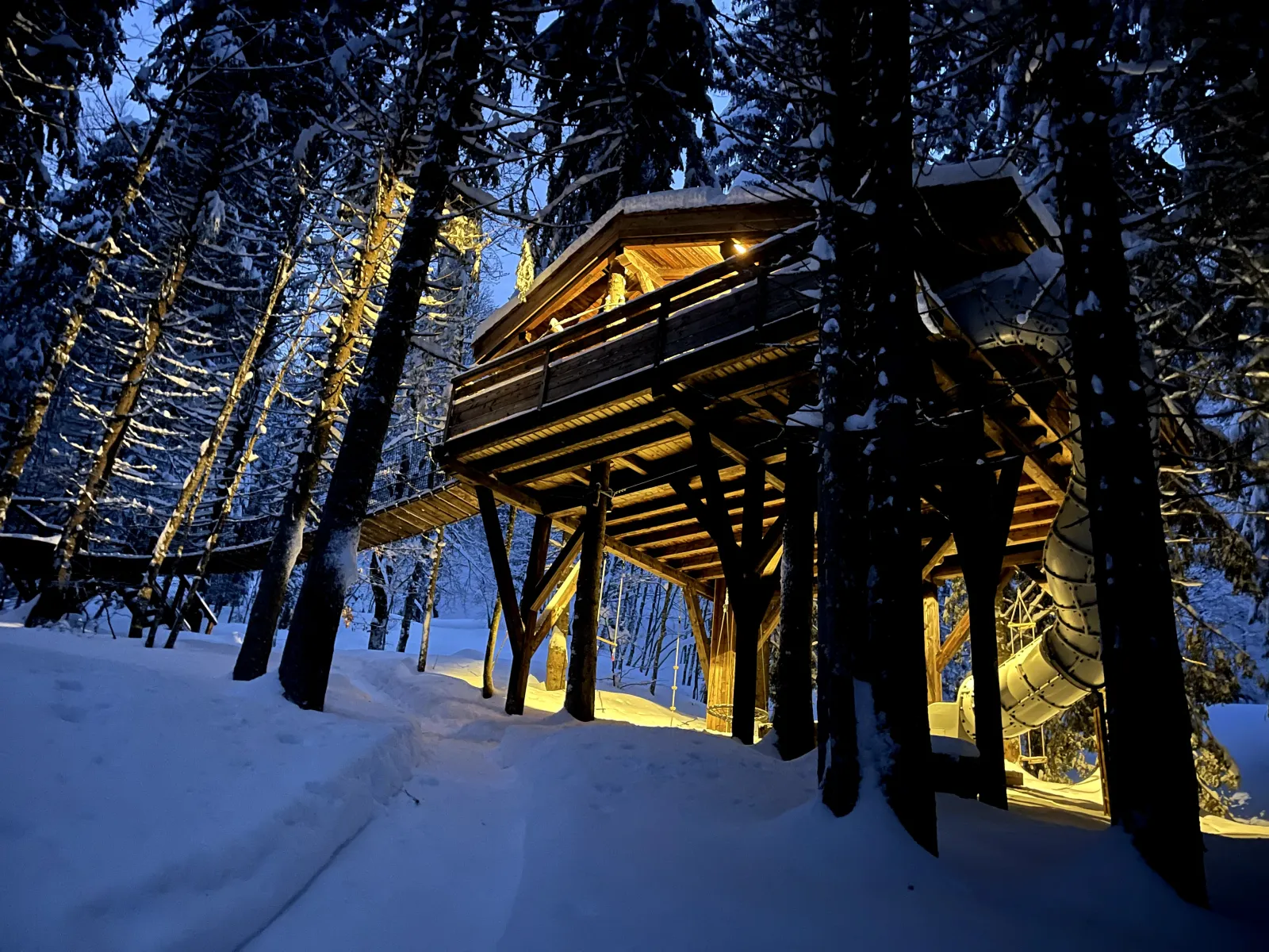 Cabane Spa du Ruisseau, cabane dans les arbres à Saint-Nicolas-la-Chapelle