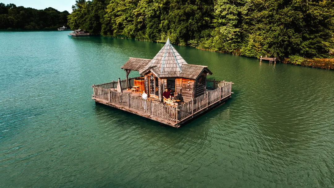 Cabane Spa Escale, cabane sur l'eau à Joncherey