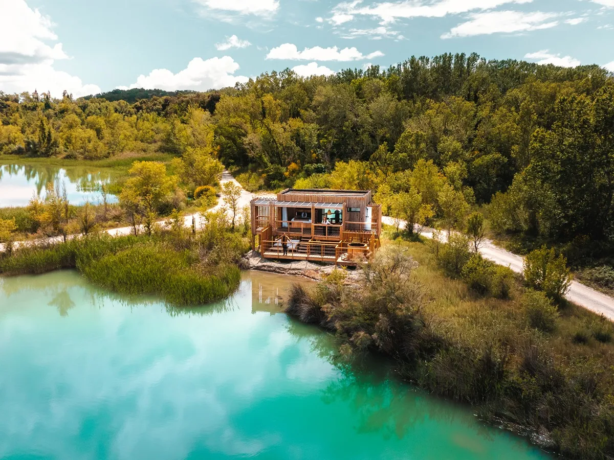 Cabane Spa Exquise, cabane sur pilotis à Sorgues