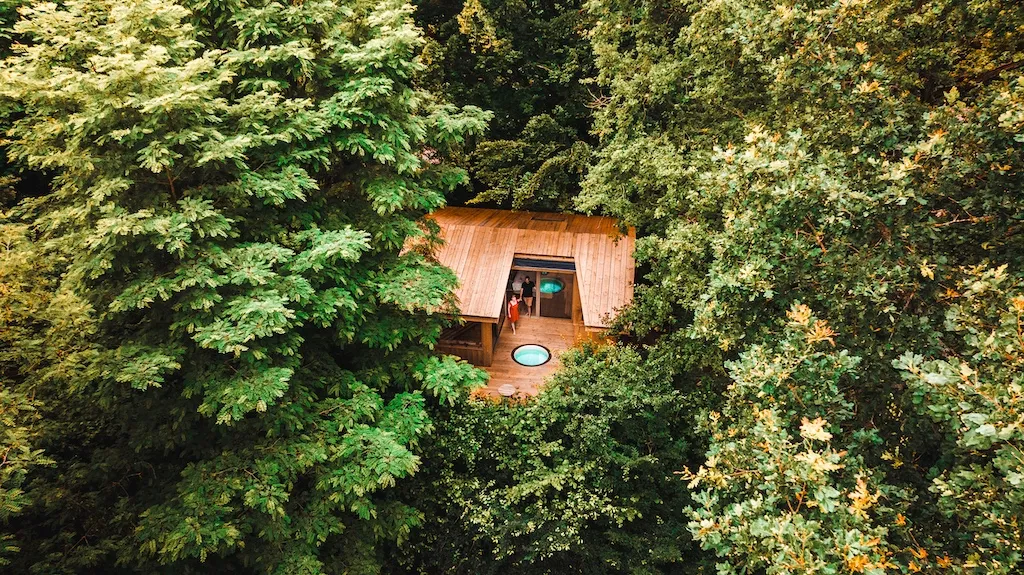 Cabane Spa Harmonie, cabane dans les arbres à Rosoy-en-Multien