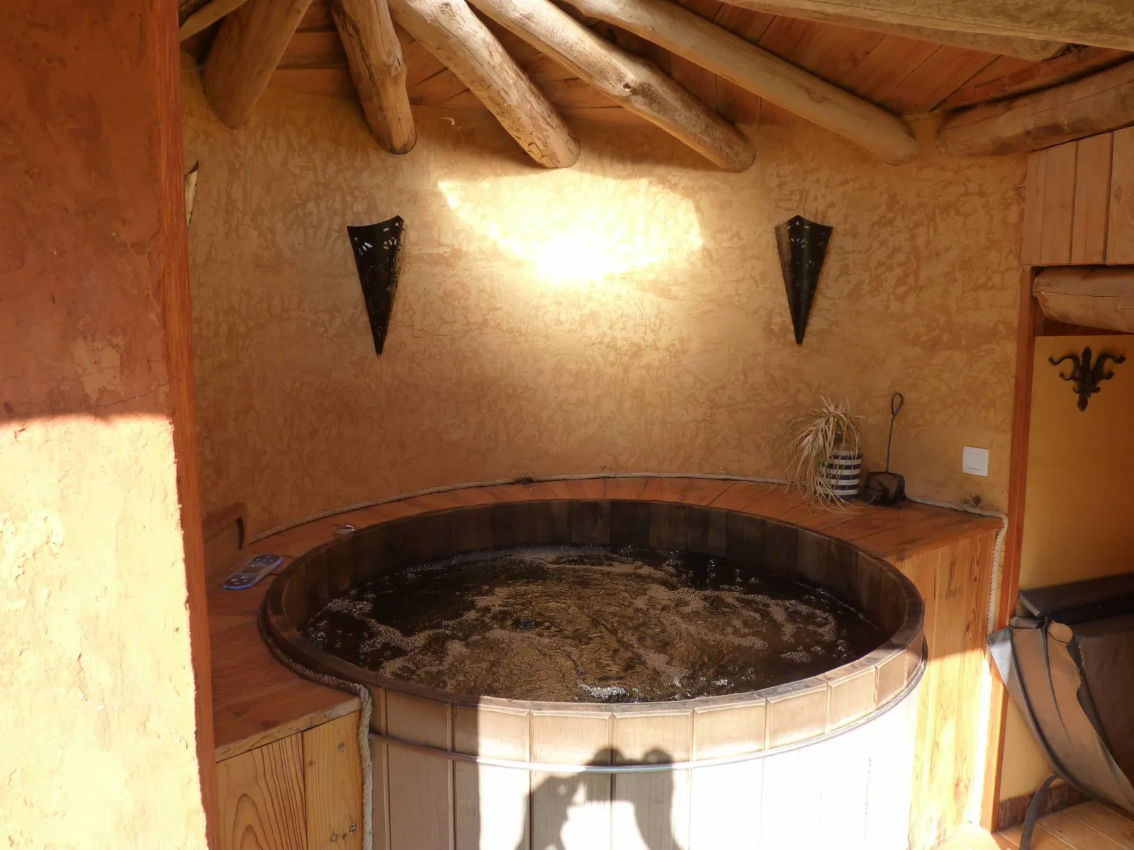 Cabane-Spa Hobbit à Salignac-Eyvigues, photo 2