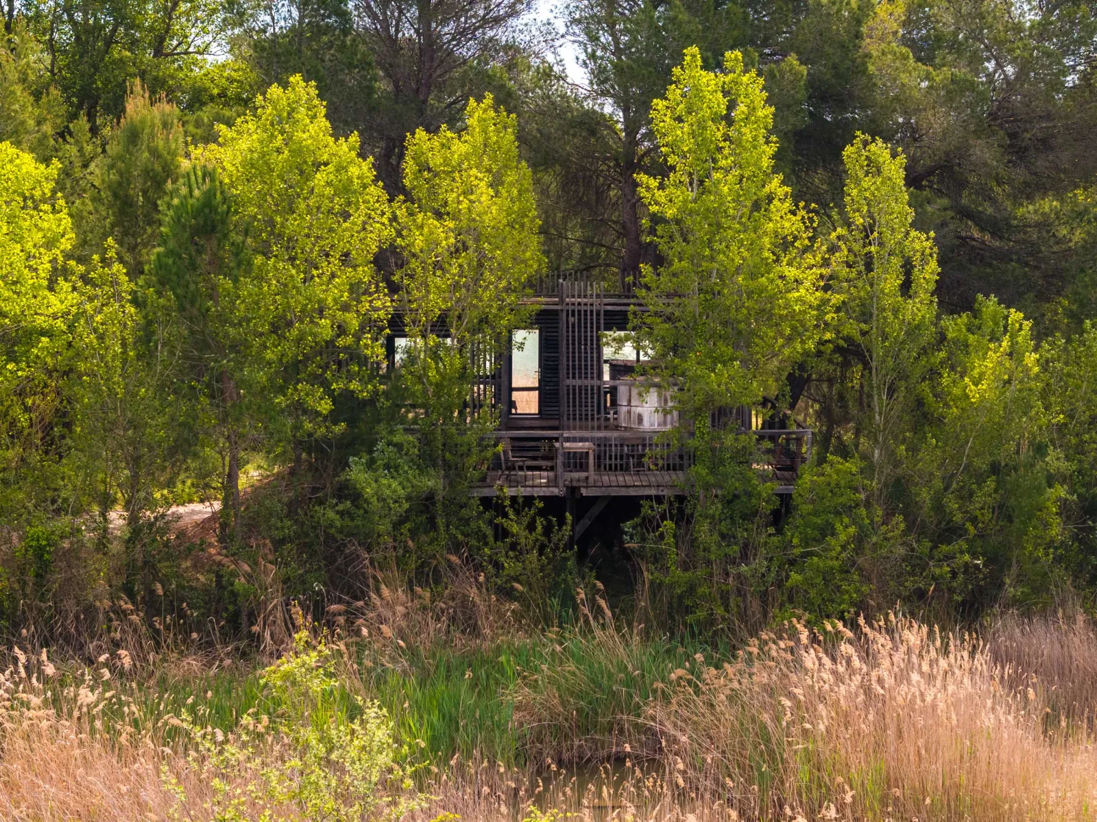 Cabane Spa Horizon, cabane sur pilotis à Sorgues