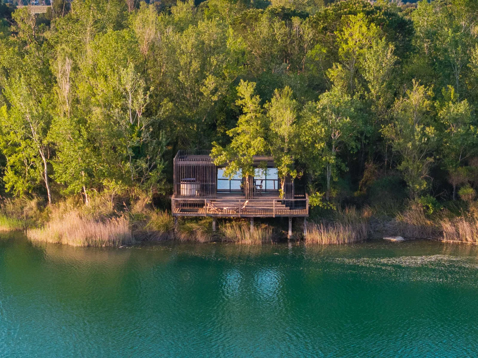 Cabane Spa Idylle, cabane sur pilotis à Sorgues