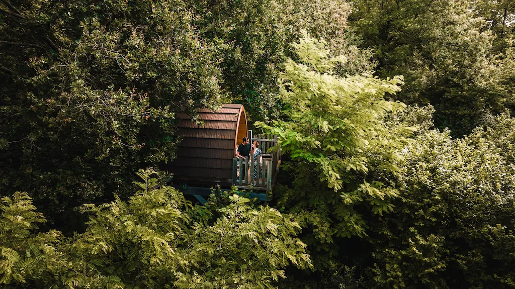 Cabane Spa Le Charme, cabane dans les arbres à Rosoy-en-Multien