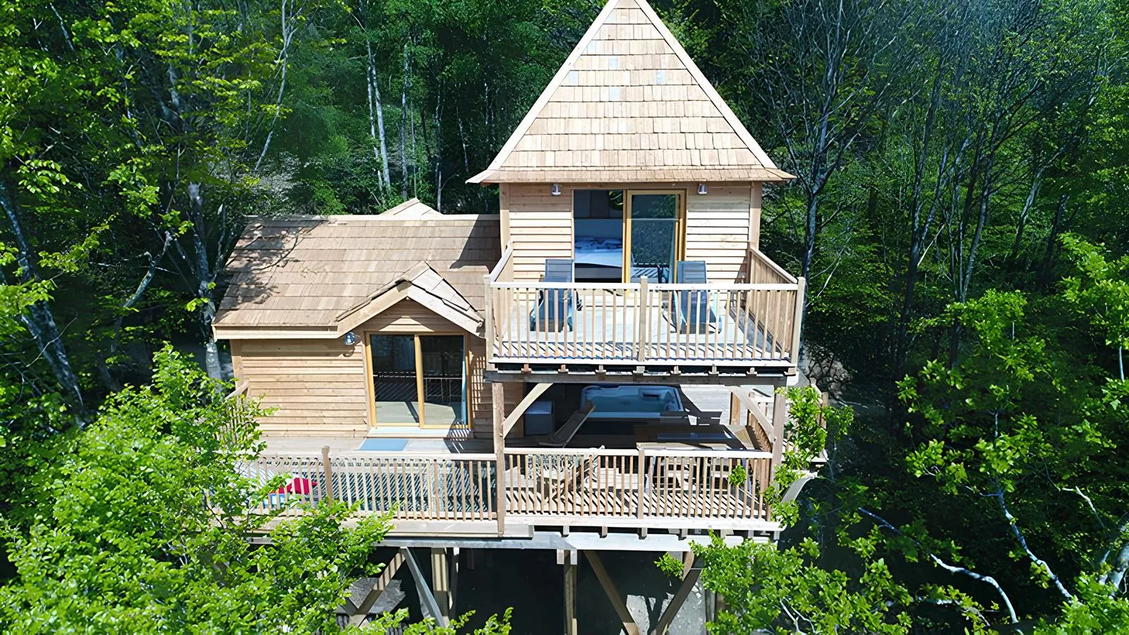 Cabane Spa Lodge 2, cabane sur pilotis à Quistinic