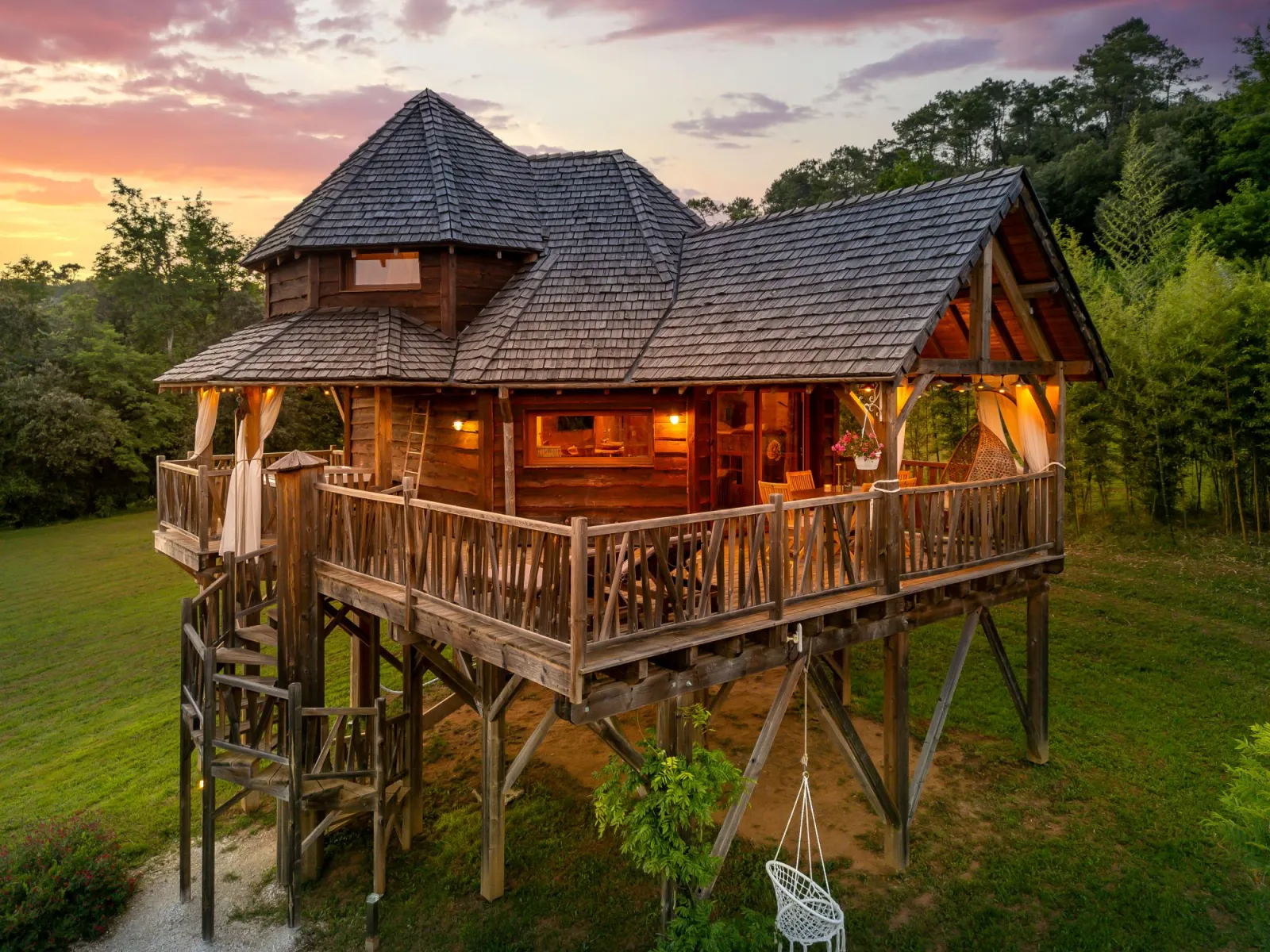 Cabane Spa Mayreau, cabane sur pilotis à Carsac-Aillac
