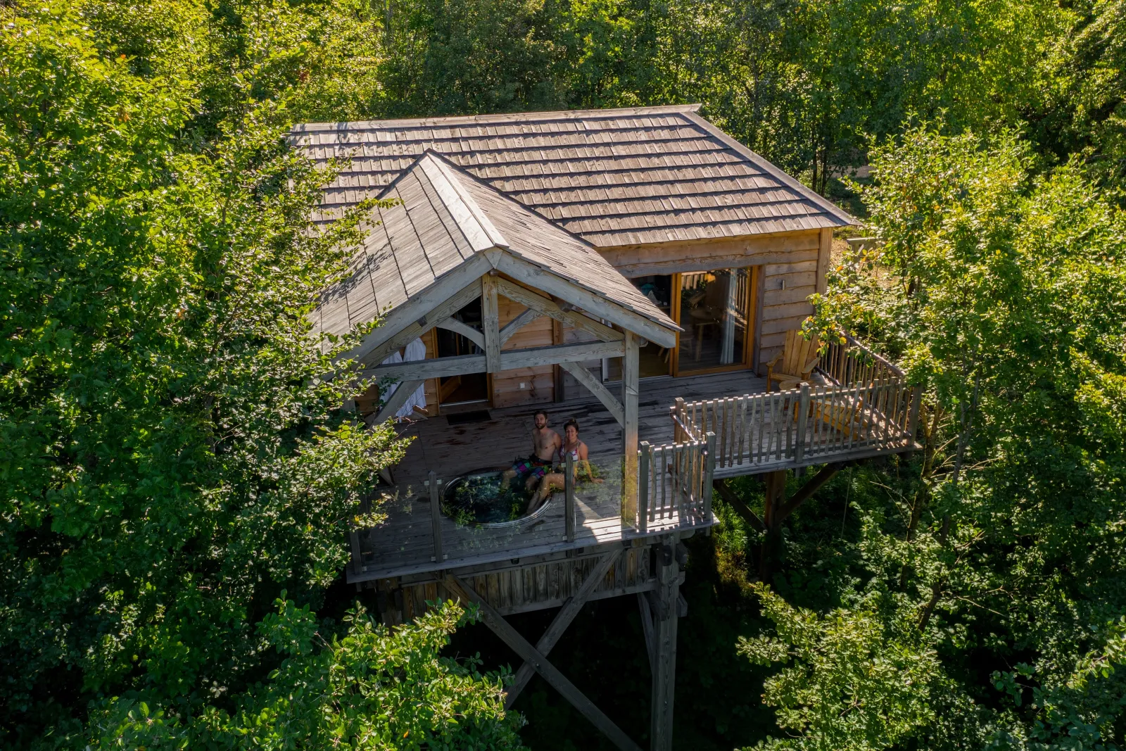 Cabane Spa Mésange, cabane dans les arbres à Bonlieu