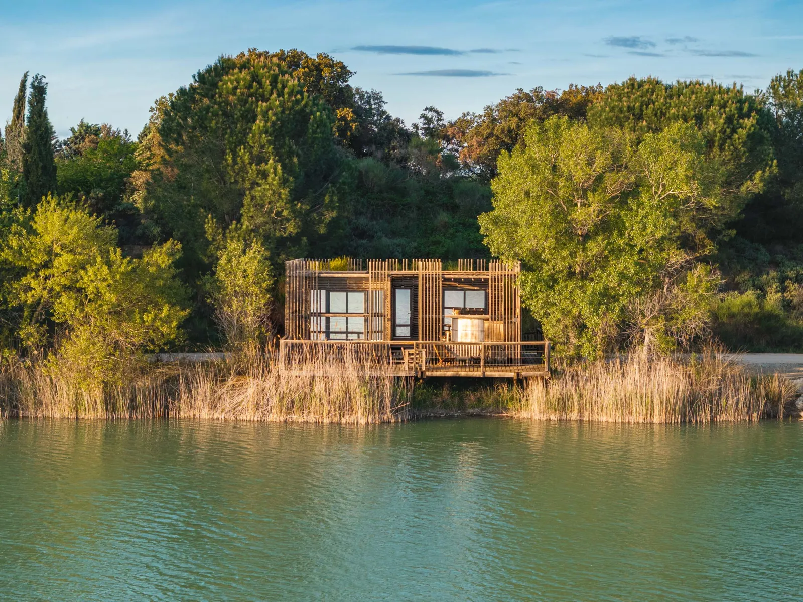 Cabane Spa Millésime, cabane sur pilotis à Sorgues