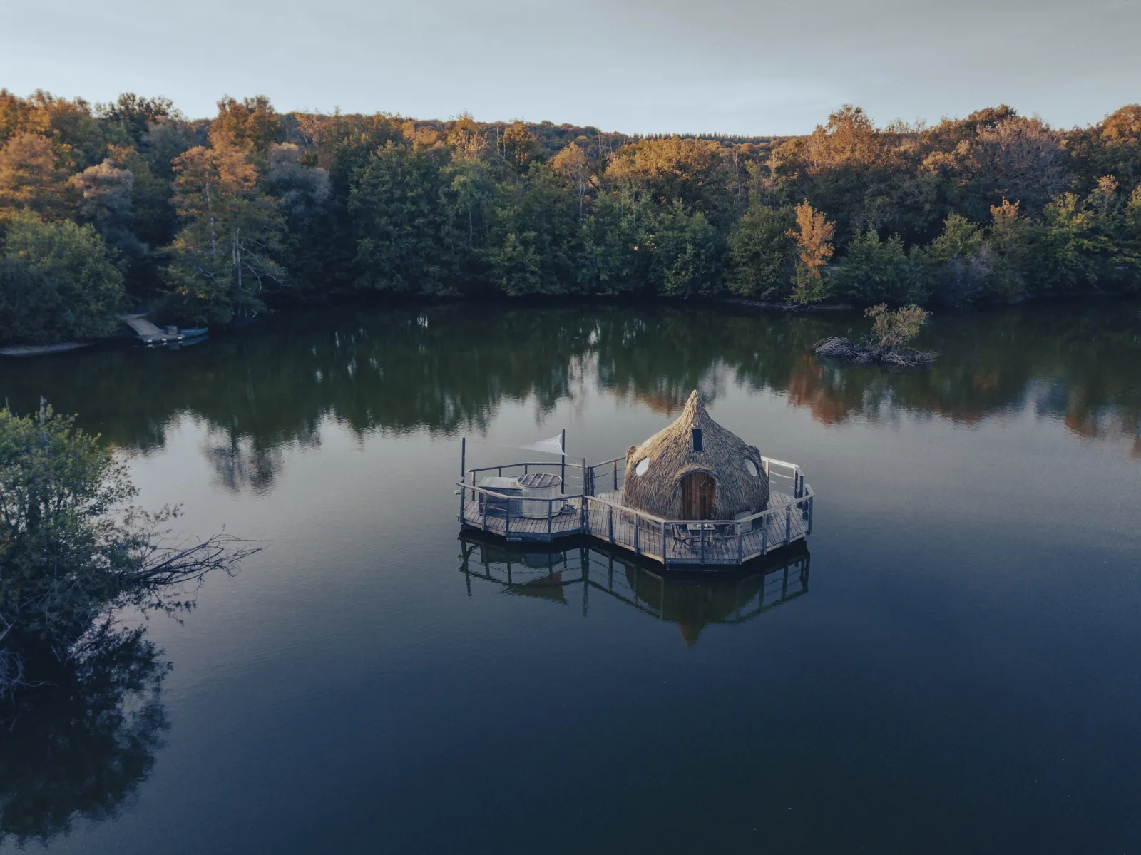 Cabane Spa Neptune, cabane sur l'eau à Chassey-lès-Montbozon