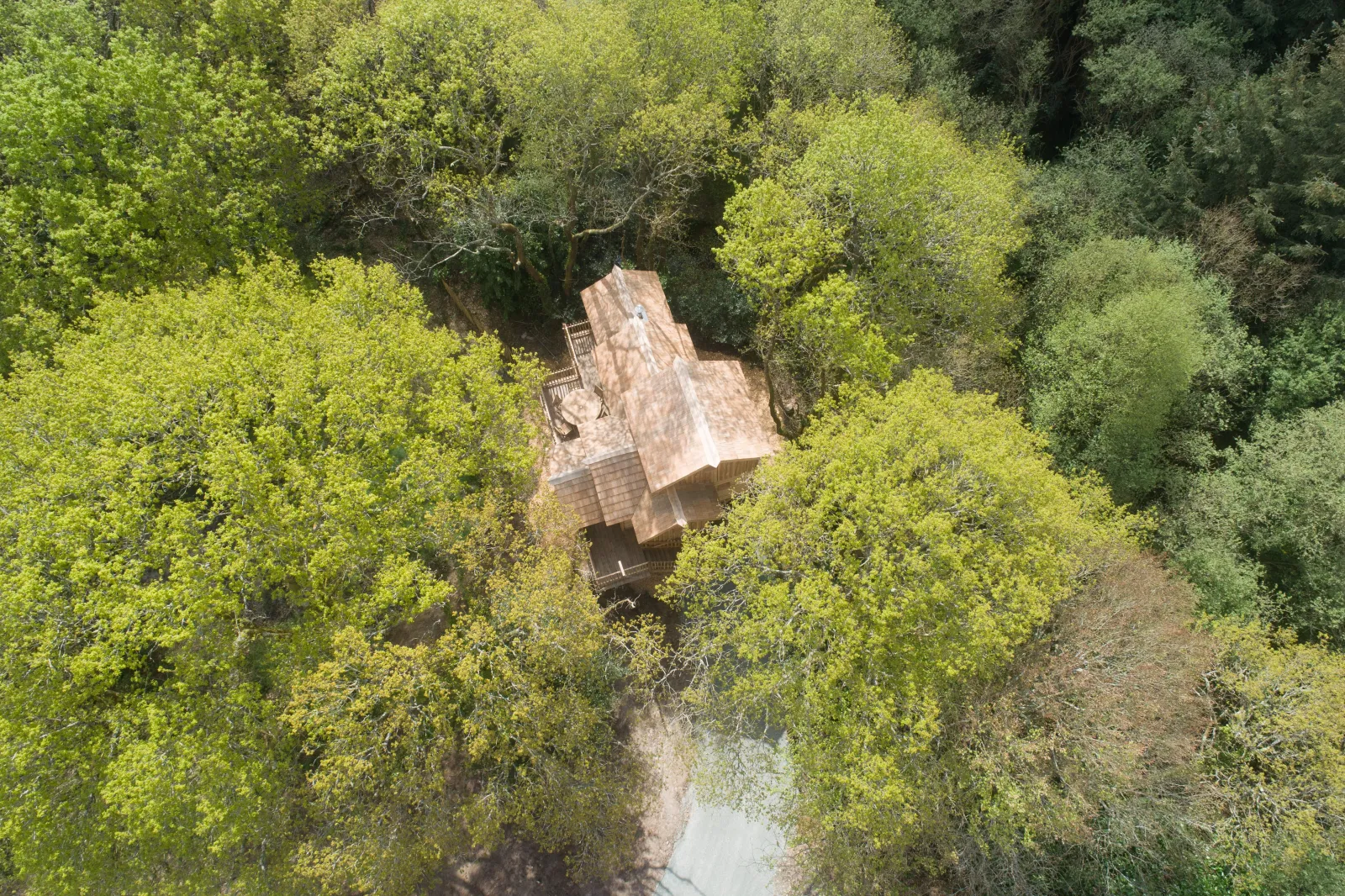 Cabane Spa Nessie, cabane sur pilotis à Pleyber-Christ