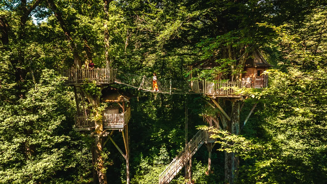 Cabane Spa Nirvana, cabane dans les arbres à Joncherey