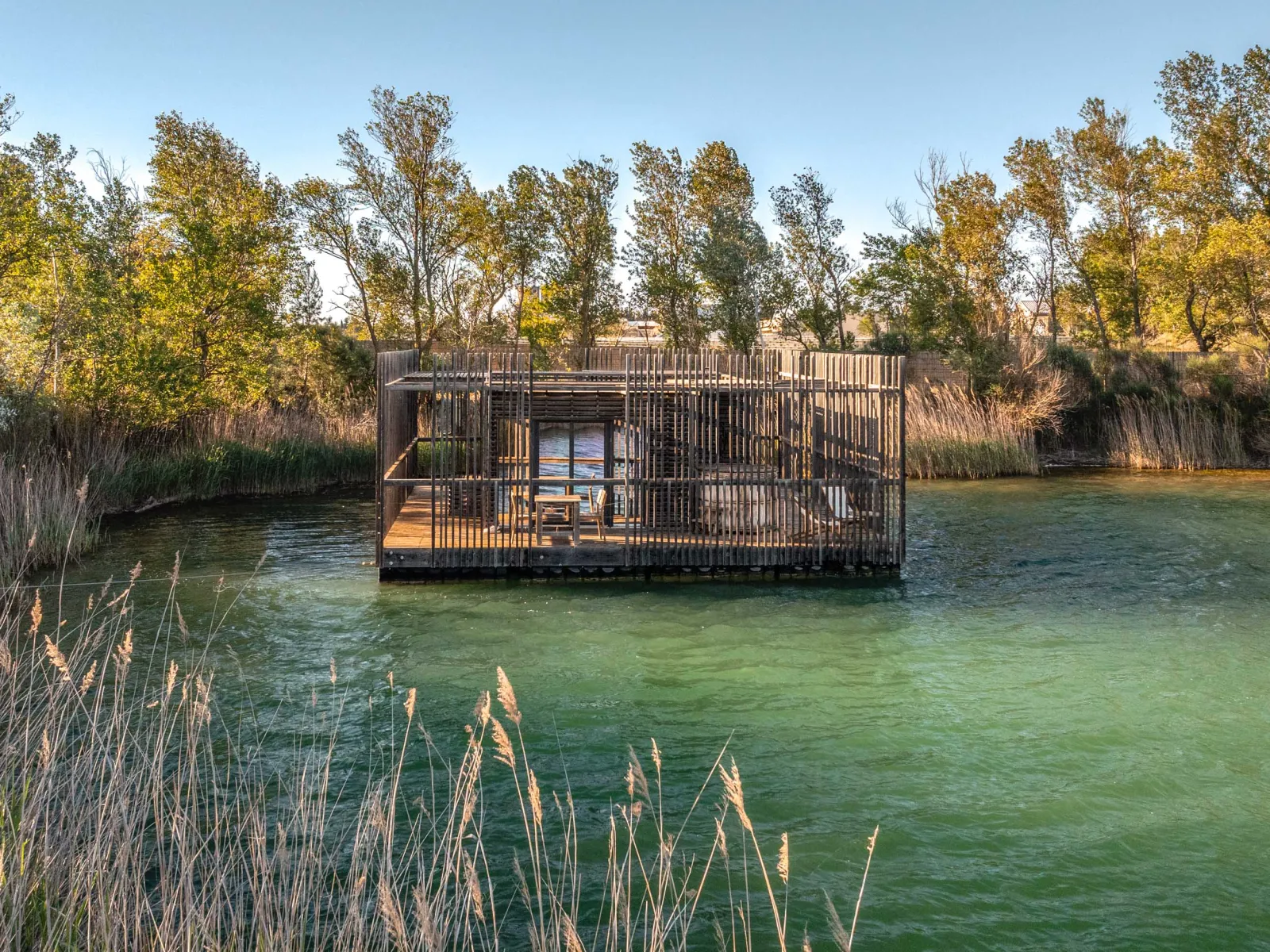 Cabane Spa Parenthèse, cabane sur l'eau à Sorgues