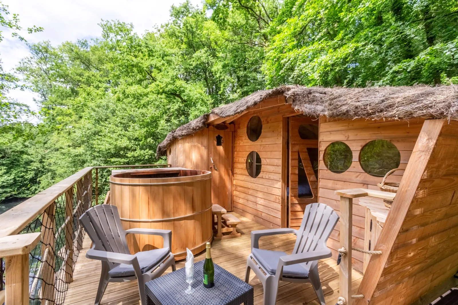 Cabane Spa Prague, cabane sur pilotis à La Baconnière