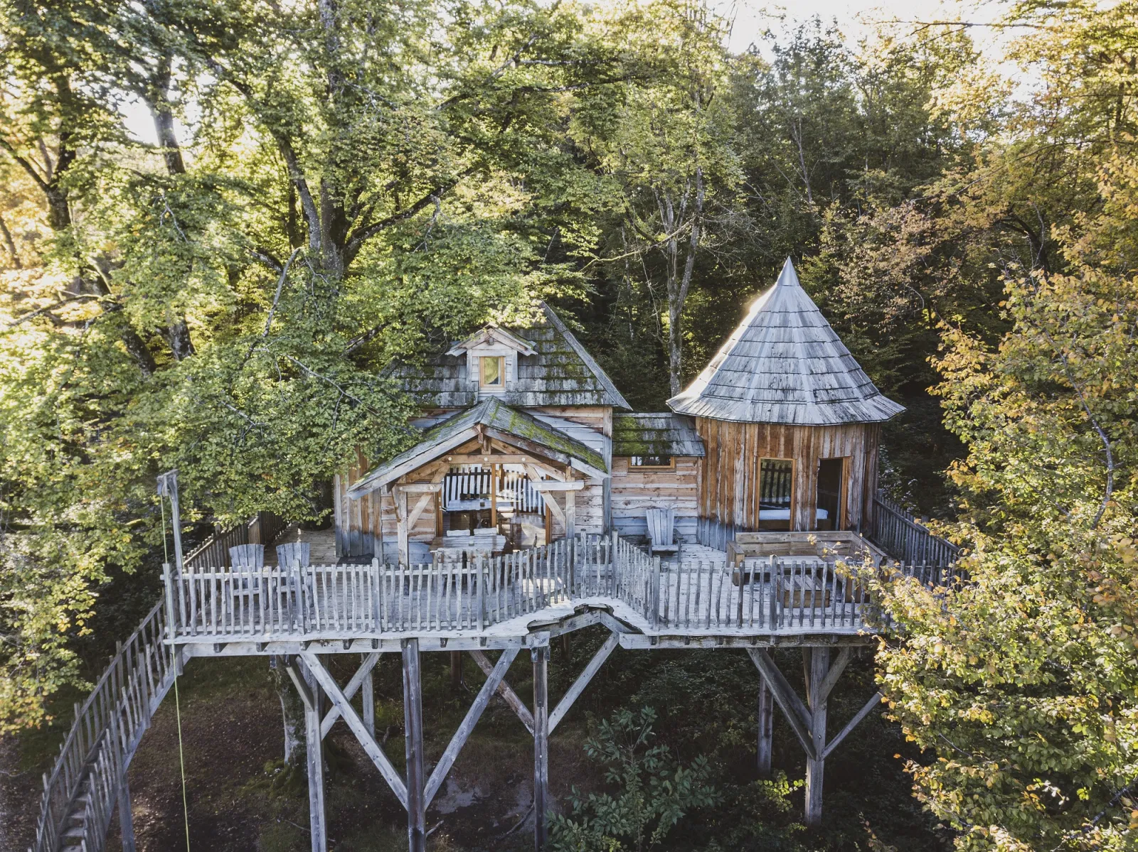 Cabane Spa Repaire, cabane dans les arbres à Joncherey