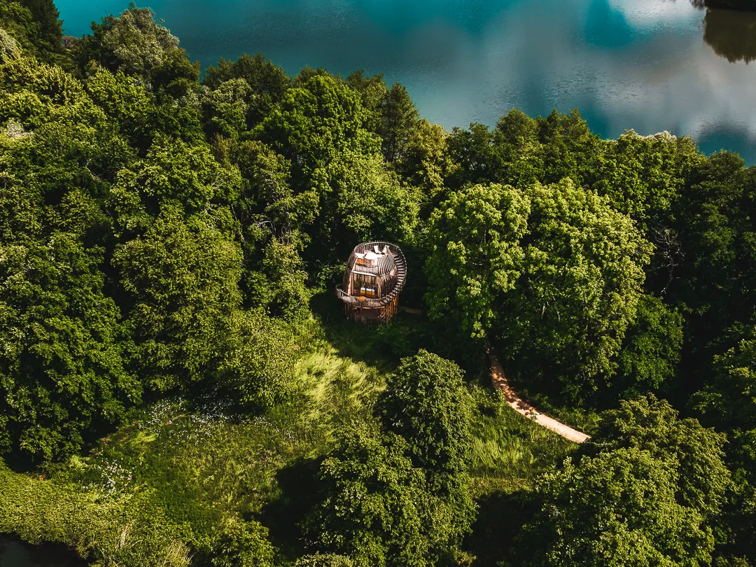 Cabane Spa Roseau, cabane sur pilotis à Chassey-lès-Montbozon