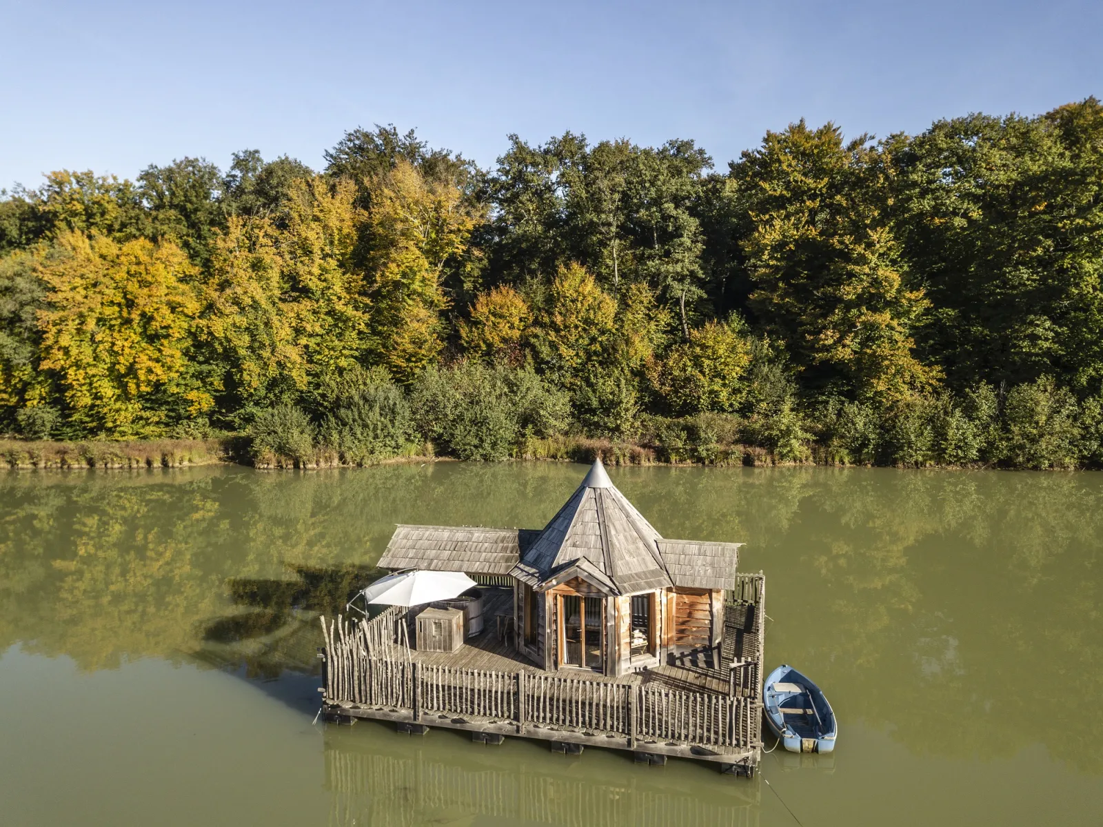 Cabane Spa Sauvage, cabane sur l'eau à Joncherey