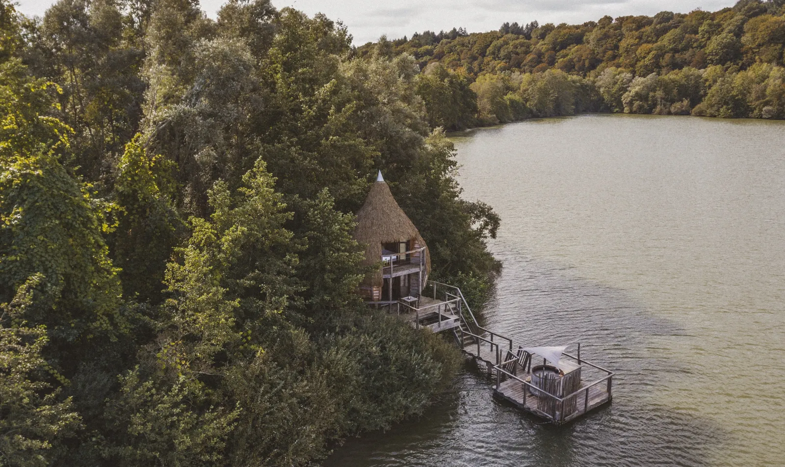 Cabane Spa Songe, cabane sur pilotis à Chassey-lès-Montbozon