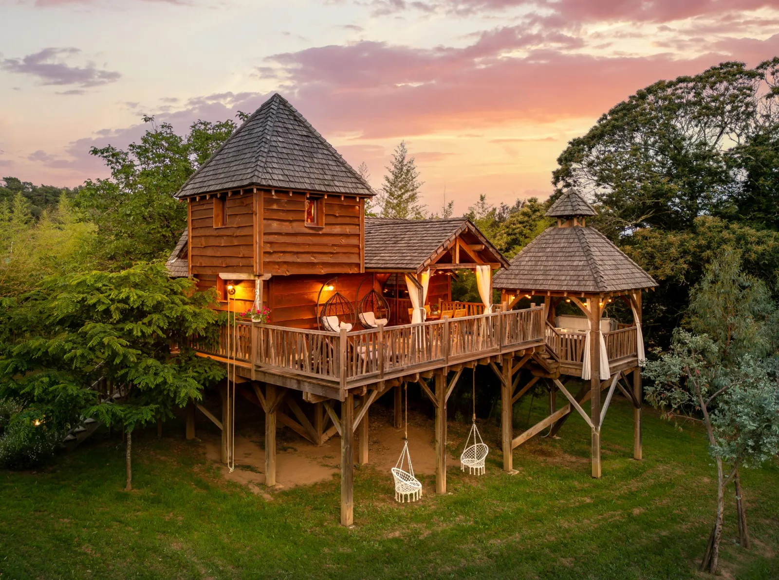 Cabane Spa Tobago, cabane sur pilotis à Carsac-Aillac