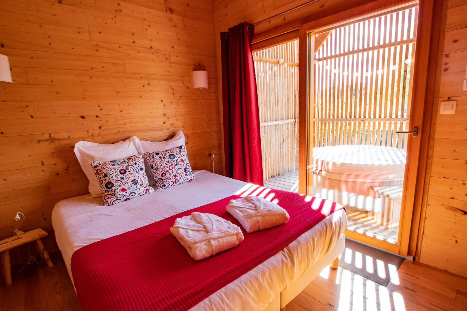 Cabane Spa Tribu, cabane sur pilotis à Virignin