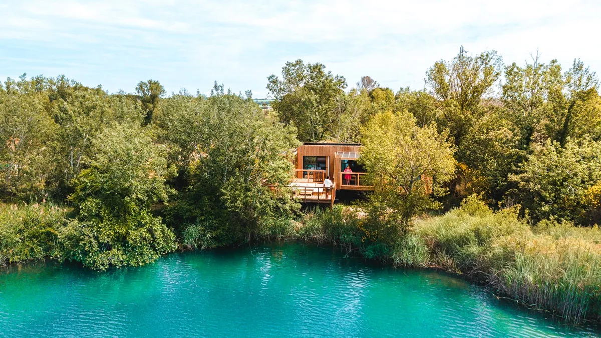 Cabane Spa Tropicale, cabane sur pilotis à Sorgues