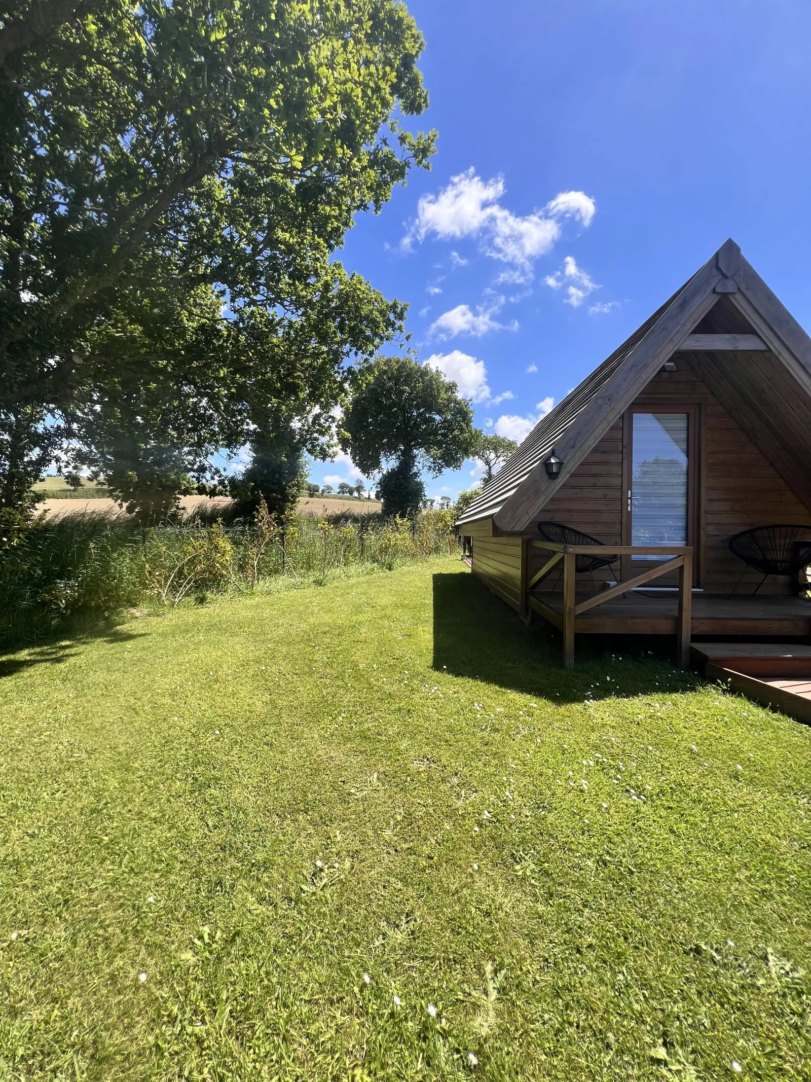 Cabane Tinell, cabane au sol à Plémy