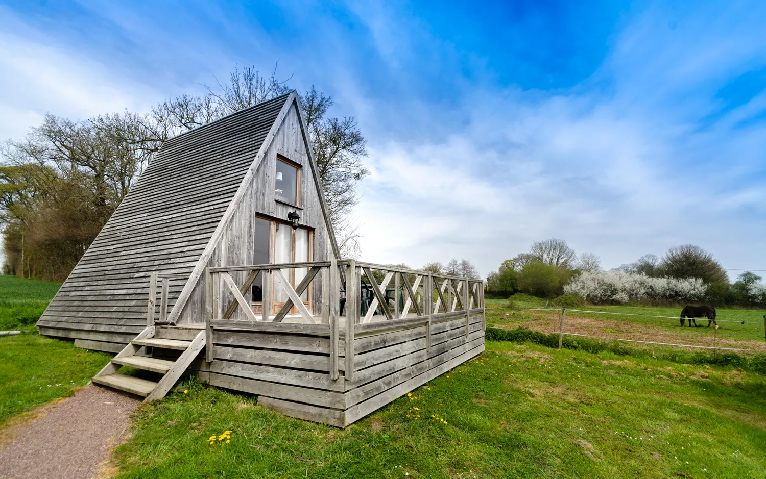 Cabane Tipi de la Ferme des Épis, cabane au sol à Ouffières